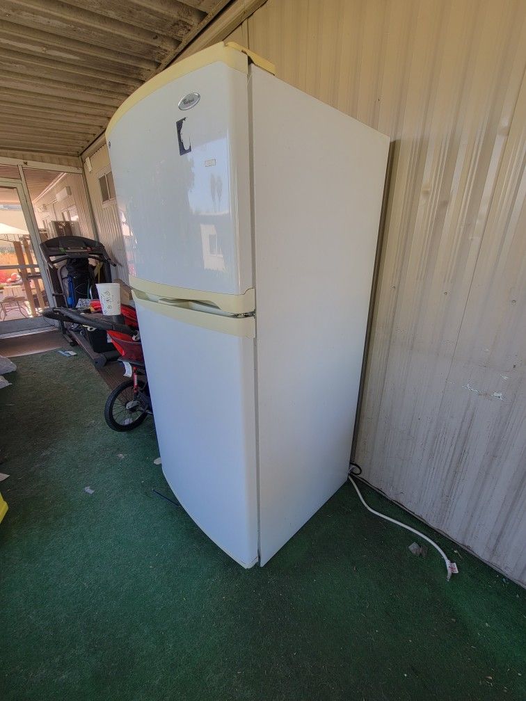 Refrigerator With Ice Maker