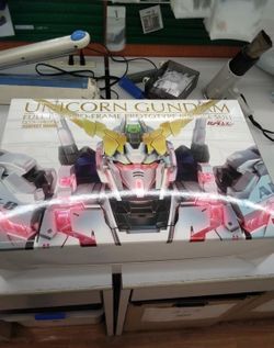 Bandai RX-0 Unicorn Gundam PG 1/60 Model Kit
