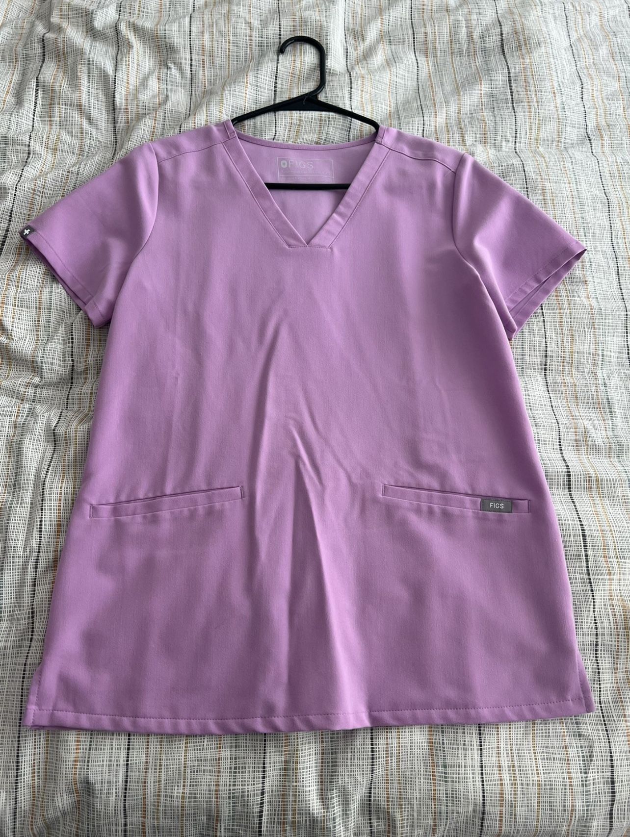 FIGS woman Scrubs