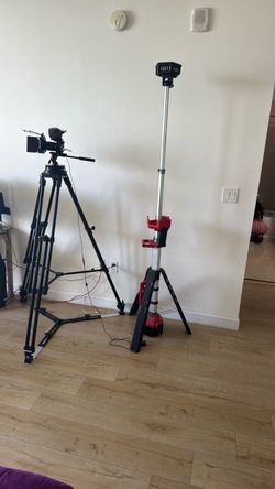 Tripod $1000 1100lbs max weight