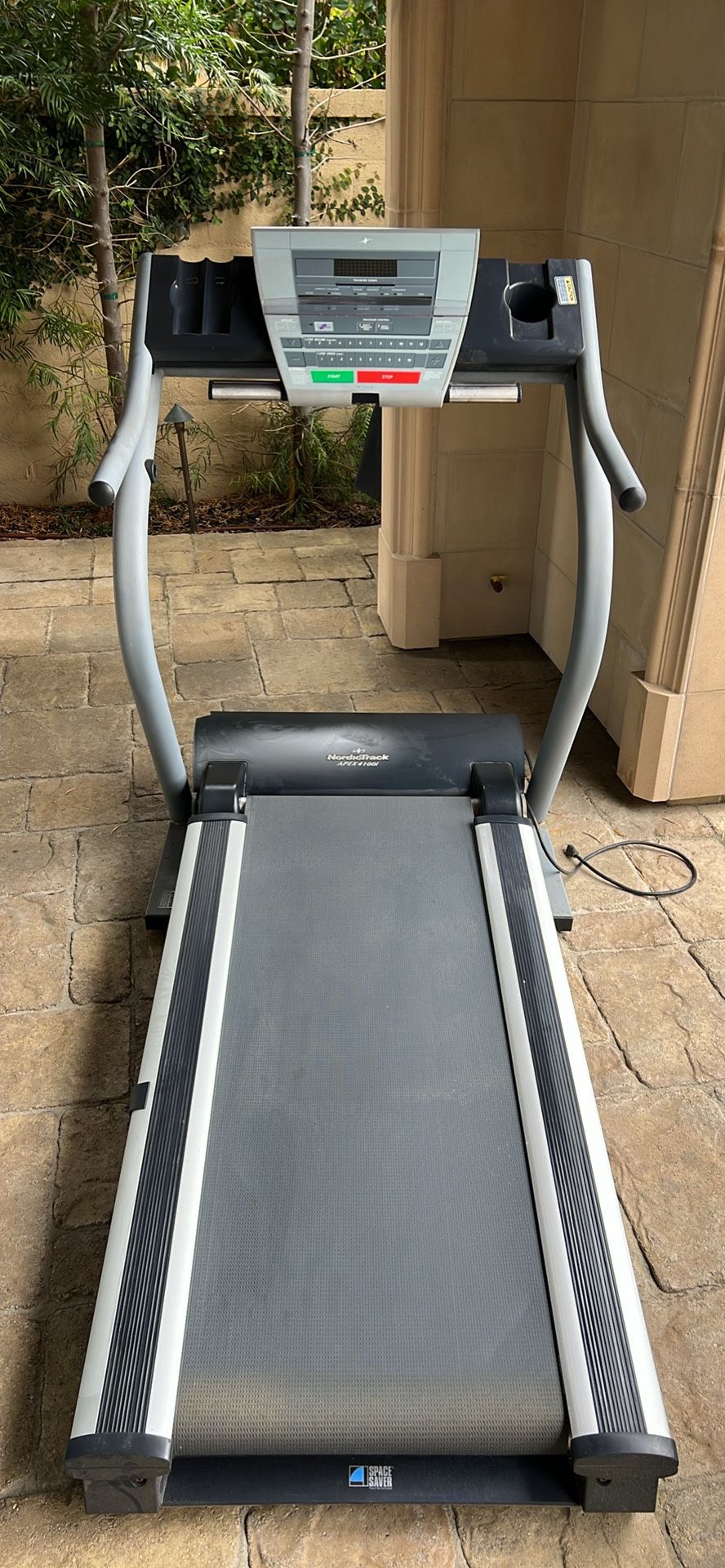 Treadmill - NordicTrack APEX 4100i