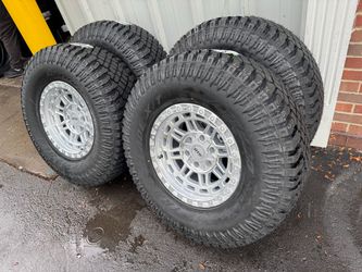 NEW 17x9 dts wheels wrapped in 35x12.50r17 atturo xt tires