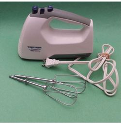Black & Decker PowerPro 250 Watts Hand Mixer