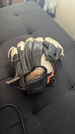 ABSOLUTELY RIDICULOUS cookies & cream ice cream glove