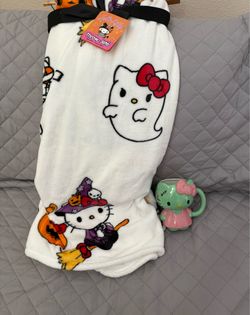 Hello Kitty Halloween Blanket and Frankie Mug Set