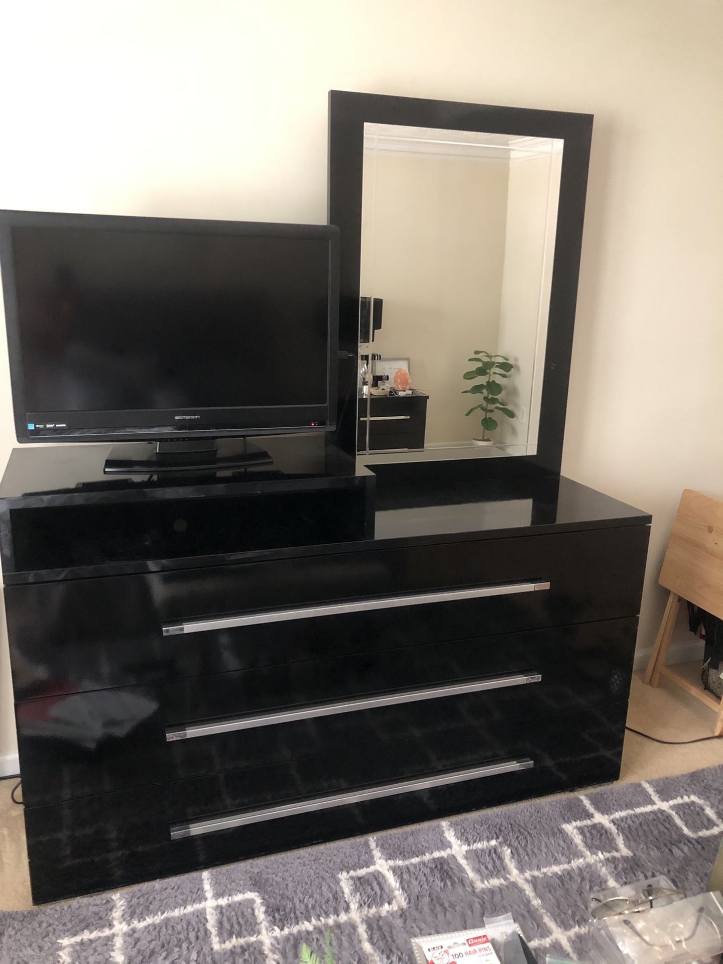 Dresser with mirror, Nightstand, and 2 free Lamps