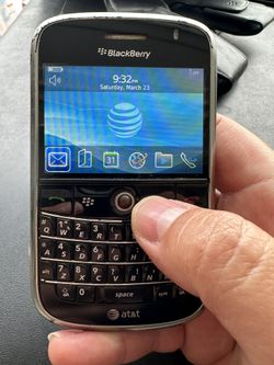 BlackBerry Bold 9000 with Case And Charging Cable