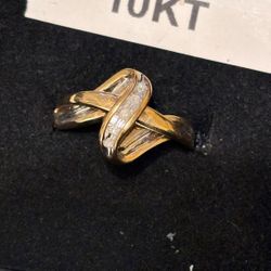 Diamond Ring 10kt Yellow Gold 
