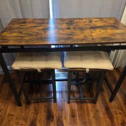 Table with 4 Chairs 