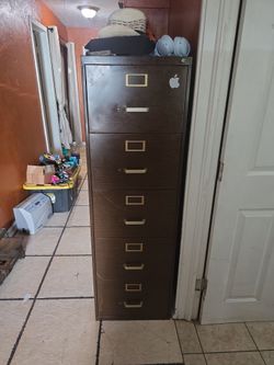Vintage steel 5 drawer cabinet.