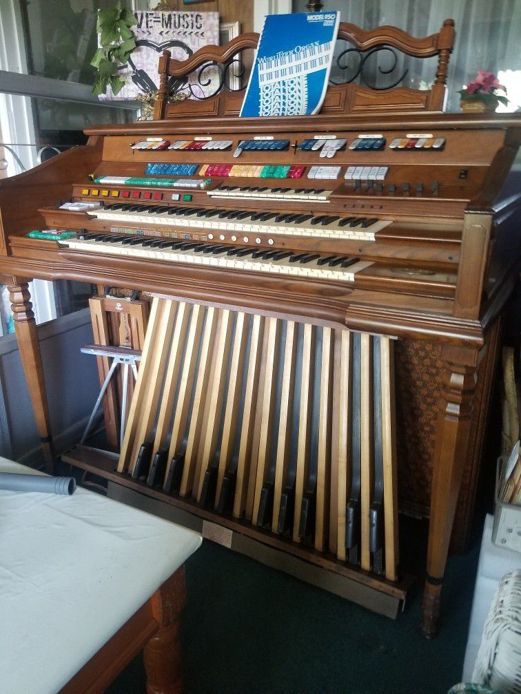 Wurlitzer 950 Organ