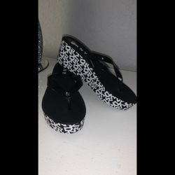 NEW DKNY PLATFORM WEDGES SANDALS FLIP FLOPS SZ 8 