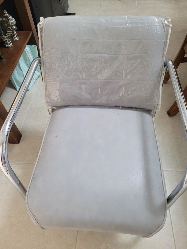 Shampoo Bowl And Chair