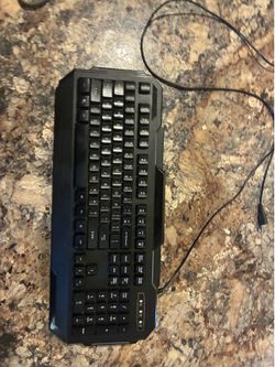 Selling black keyboard