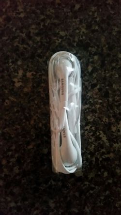 New original Samsung earphones/hands-free