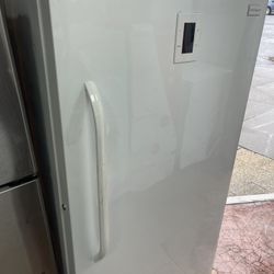 Upright Freezer 