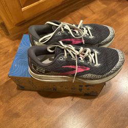 Woman’s Brooks Divide 3 Running Shoes Shipping Avaialbe 