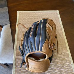 Easton Baseball Or Softball Hybrid Glove