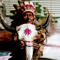 Beautiful Native American Statue. Very Collectible and Authentic.  New In Box 🇺🇸🎄🎁
