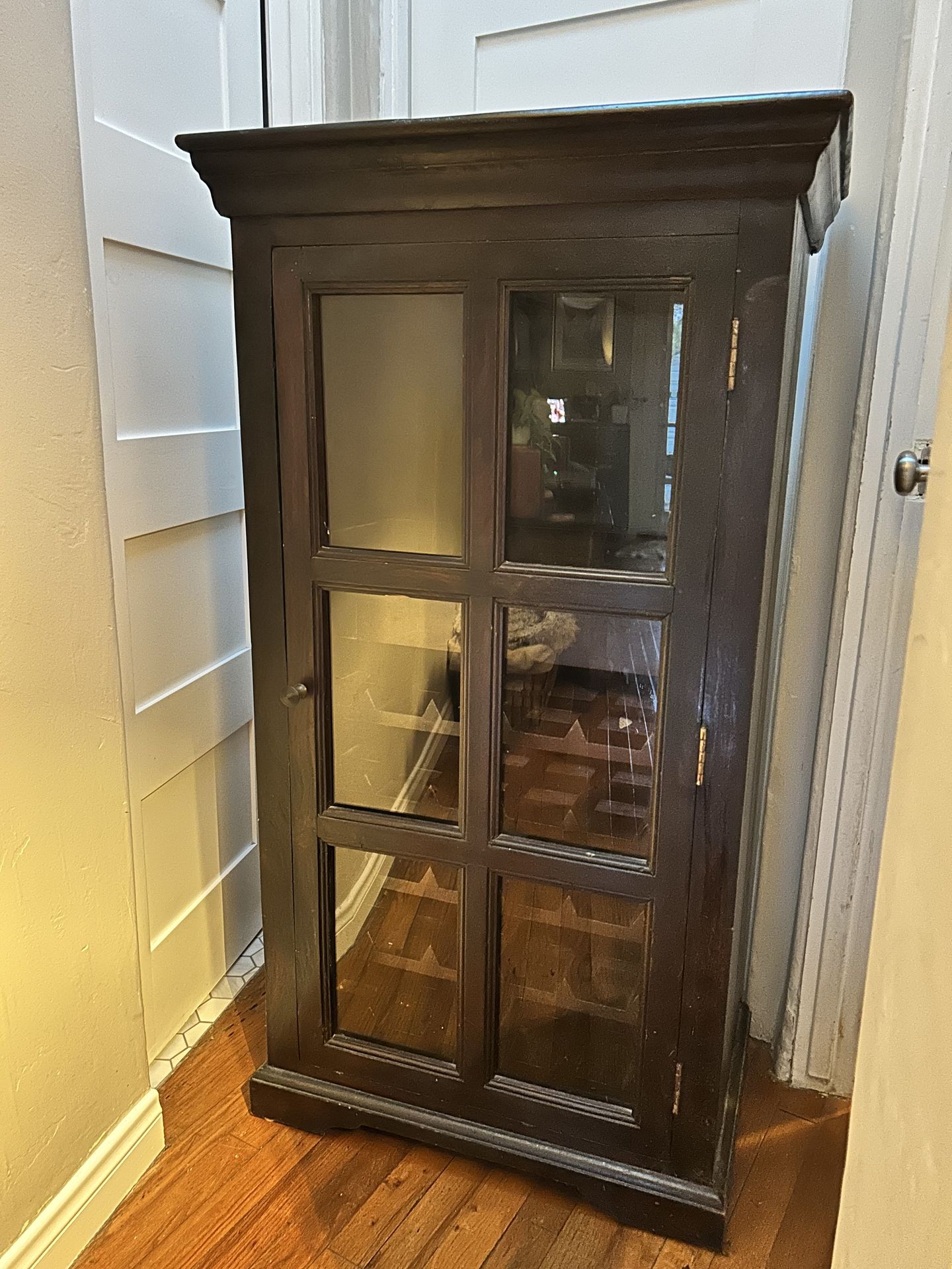 Solid wood wine cabinet