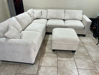 New 99x99 sectional couch / free delivery