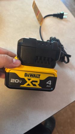 Dewalt 20V 4 AH battery with charger