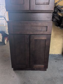 Kitchen cabinet