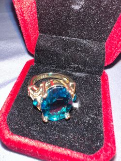 Vintage Sterling Silver Gold-Tone Ring – Big Blue Stone – Size 7/8💍💎price $80.00/OBO