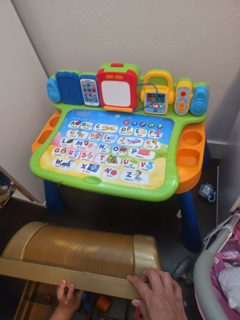 toddler learning desk