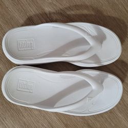 FitFlops White RELIEFF Recovery Toe-Post Slip On Sandals Size 9