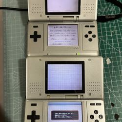 Lot of 2 Nintendo DS Phat - comes with charger