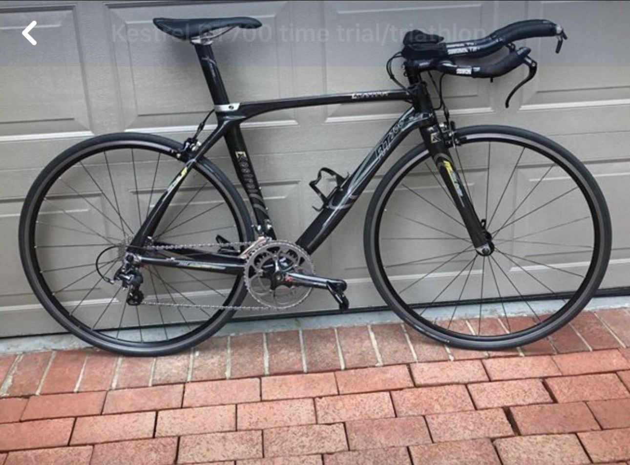 KESTREL FULL CARBON ROAD BIKEe