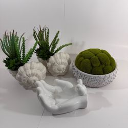 Decorative Home Décor Set (4 Pieces) – Used (Good Condition)