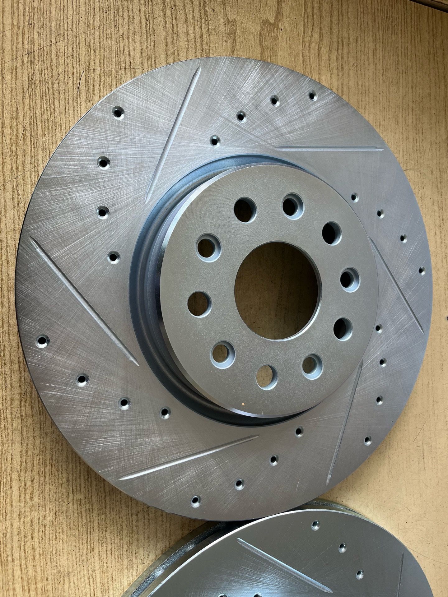 Jeep Grand Cherokee Summit V6 22-25 Front Drill Slot Rotors Ceramic Brake Pads