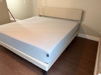 Upholstered Platform Bed Frame – Great Condition