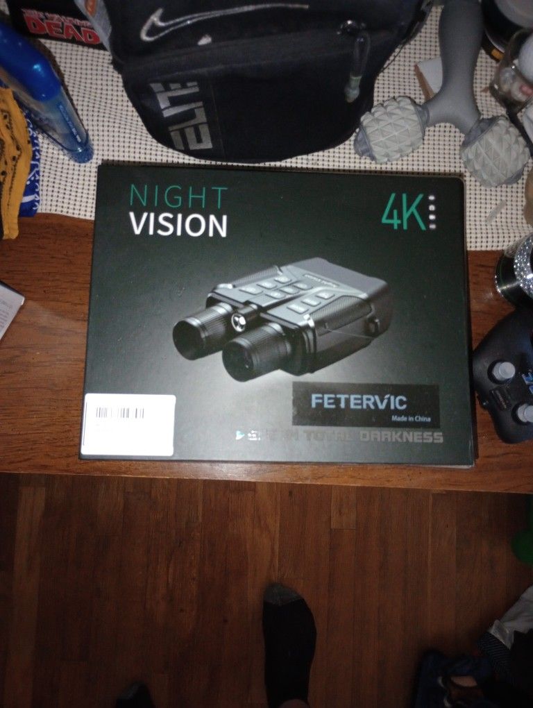 Digital Binoculars. (Brand) FeterVic (Night Vision)