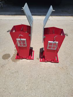 Squirrel proof bird feeders
