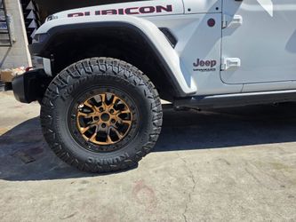 JEEP RUBICON; 17" New Wheels With New KUMHO RT (5) tires