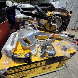 DEWALT 20V MAX Cordless 7-1/4 in. Sliding Miter Saw
