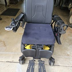 REDUCED,2022 Quantum Q6 EDGE I Level Power Chair