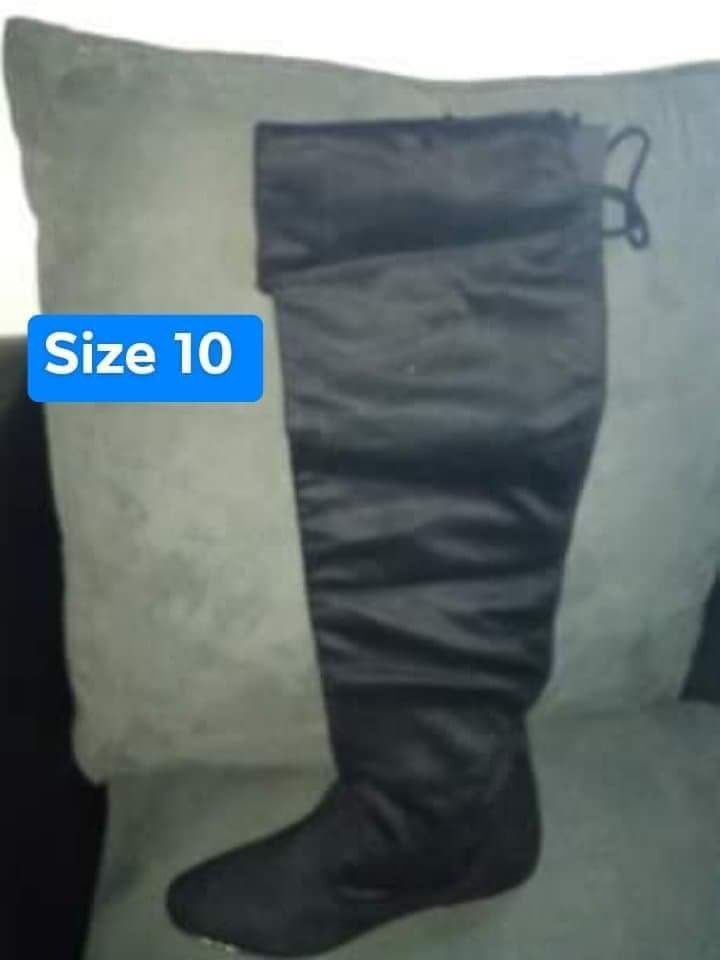 New Women’s Boots Size 10