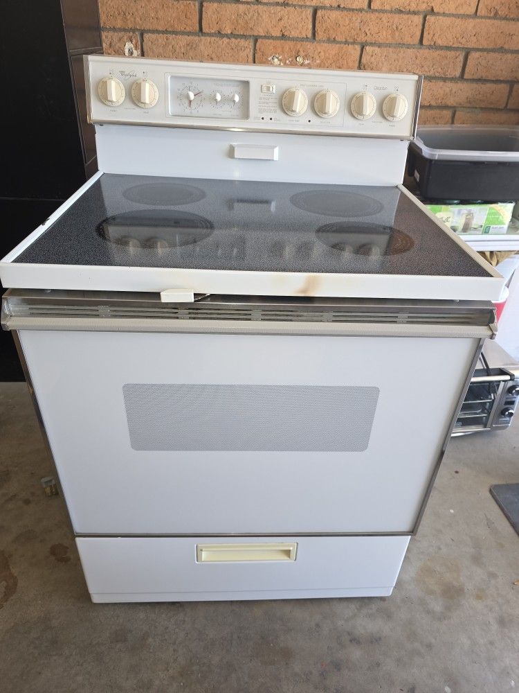White Whirlpool Four Burner Glass Top Electric Stove