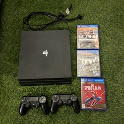 PS4 SLIM W/ 2 Controller’s and 3 Games