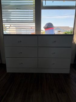 White 6-Drawer Dresser