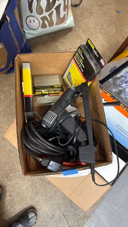 3 hot glue guns and glue sticks