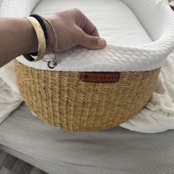 Bassinet With Stand And Changing Basket 