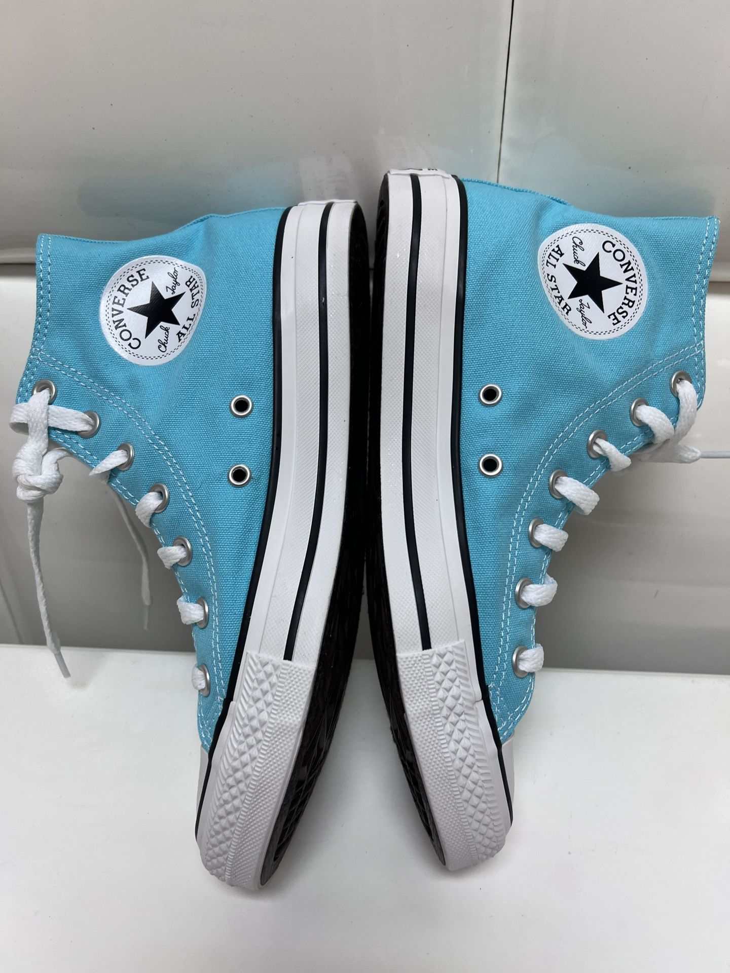Converse Tennis Shoes-Size 8 Women-6.5 Men Like New-$35 No Less-tenis Para Mujer O Hombre