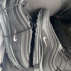 Black Out Air Maxes (new) Size 12(110 Obo)