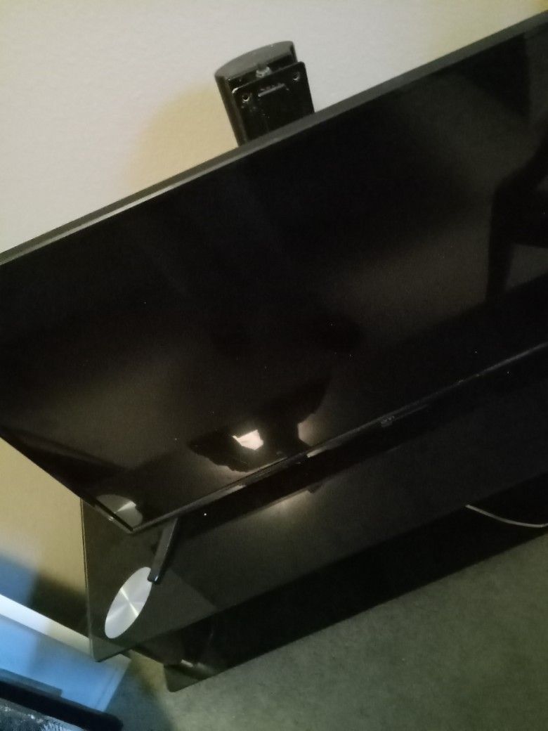 Good Condicion Glas And Metal Tv Stand