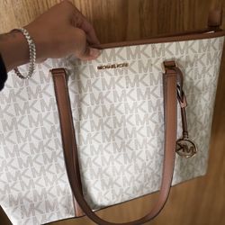 Woman bags MK